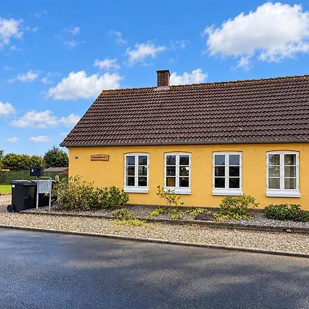Dom wakacyjny 3 Bedroom Beautiful In Broager