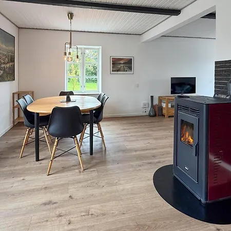 Dom wakacyjny 3 Bedroom Beautiful In *