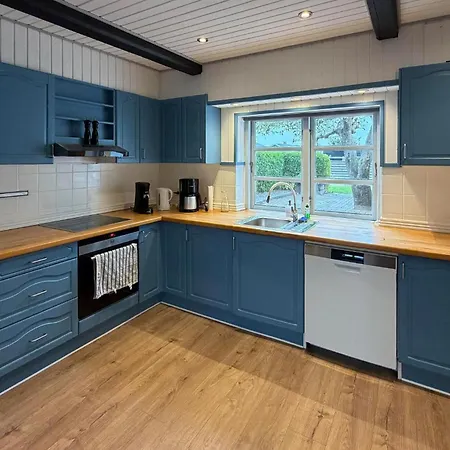 Dom wakacyjny 3 Bedroom Beautiful In