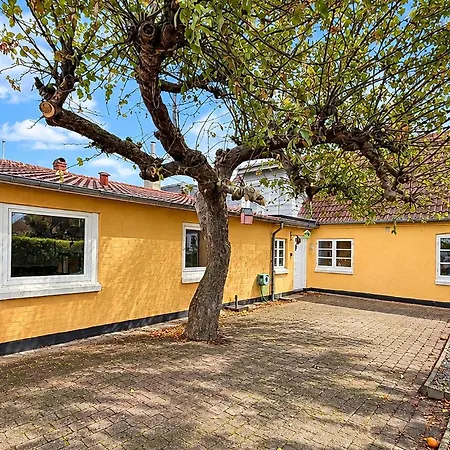 Dom wakacyjny 3 Bedroom Beautiful In Broager